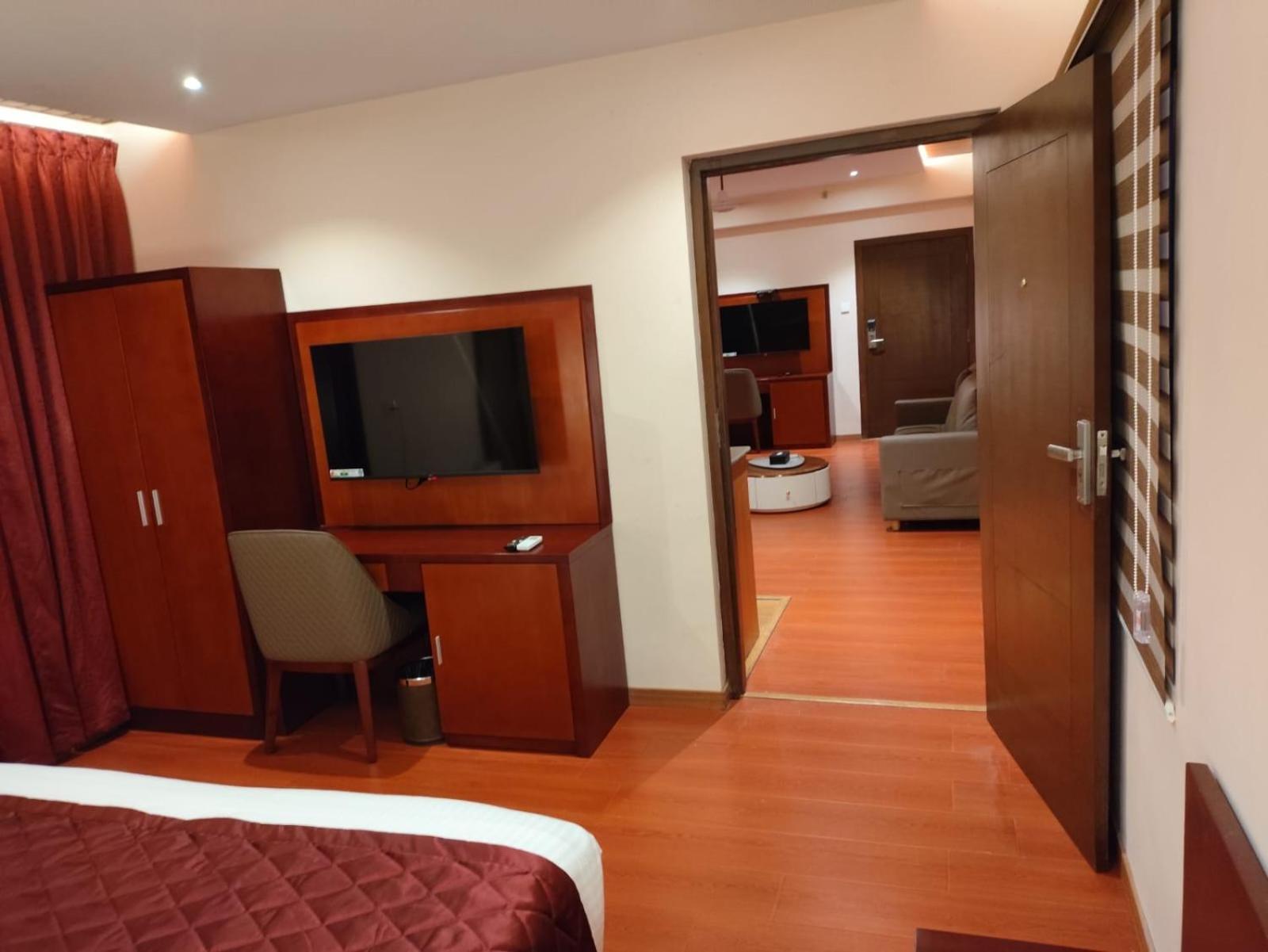 Park Avenue Hotel & Apartments Trichy Tiruchirappalli Zewnętrze zdjęcie